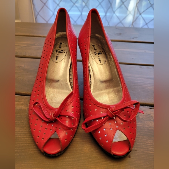 Rare Dirndrl + Bua Attersee red heart pumps size 37  US size (6) - Picture 1 of 7